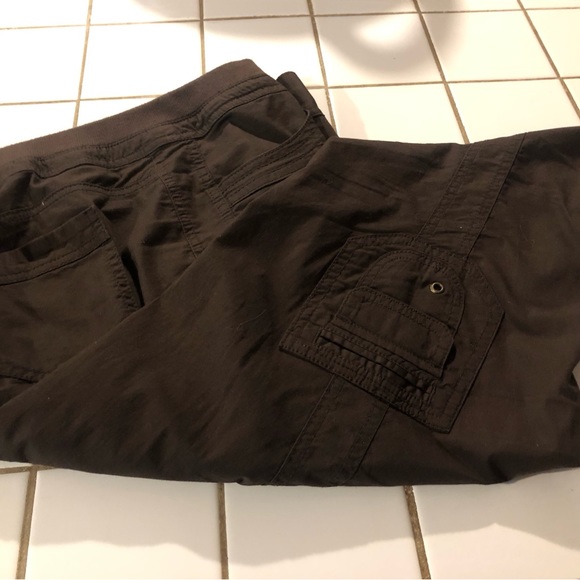 Capris with pockets in dark brown - Picture 9 of 10